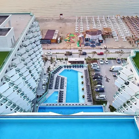 Aqua Vibes Std In Infinity Pool & Apartment