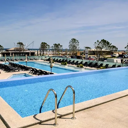 Aqua Vibes Std In Infinity Pool & Apartman *