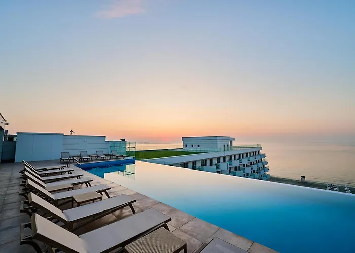 Aqua Vibes Std - Infinity Pool & Appartement Năvodari